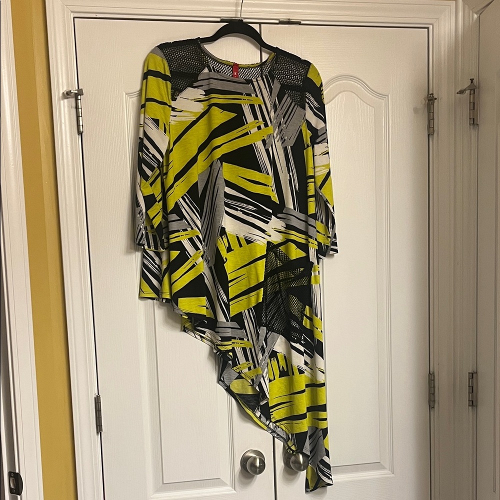IC COLLECTION Abstract Black and Yellow Tunic